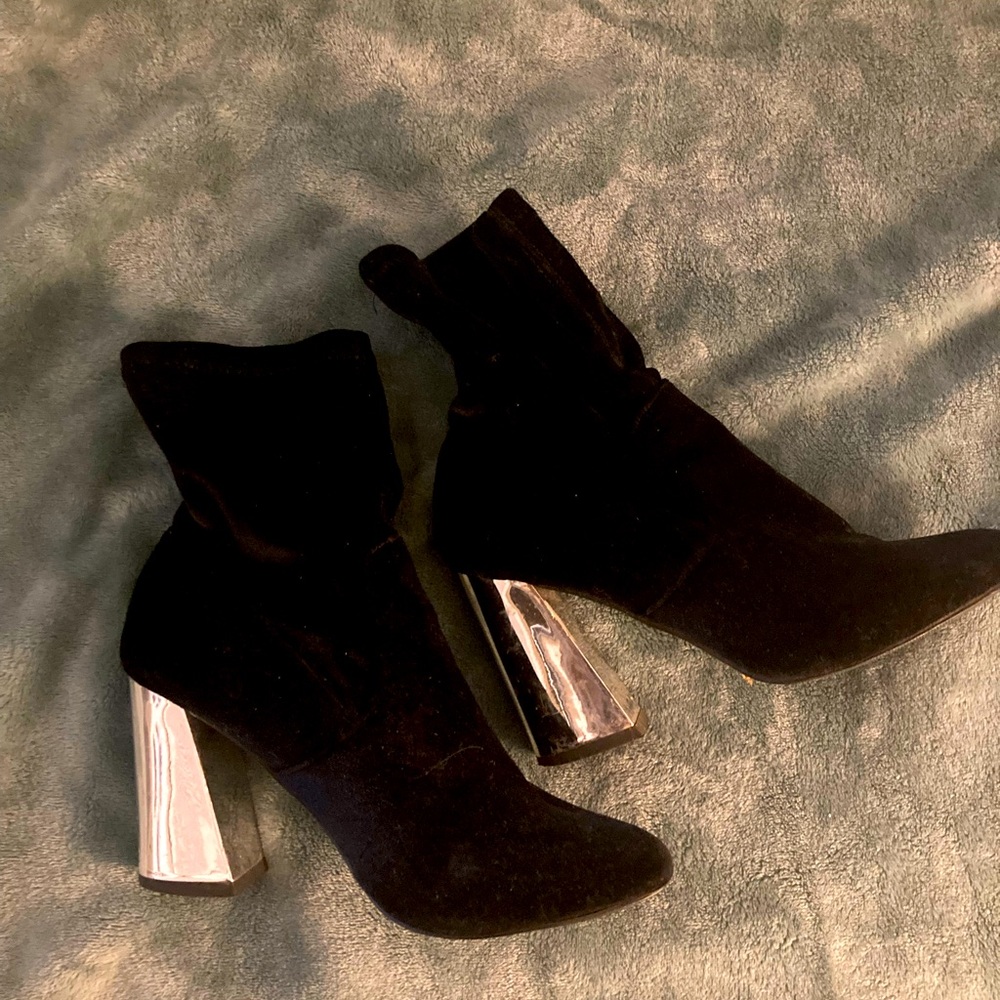 Black heeled boots